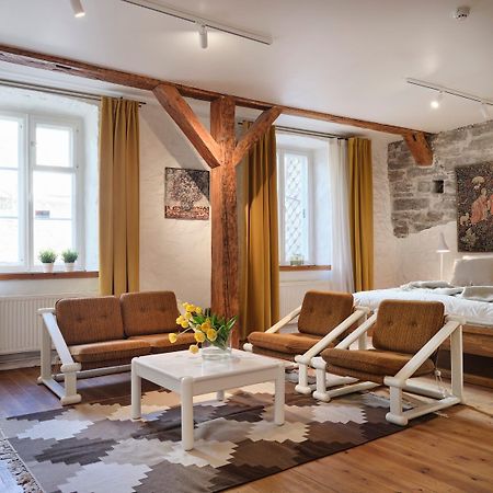 Historic Apartment With Private Garden In Old Town Tallin Exterior foto