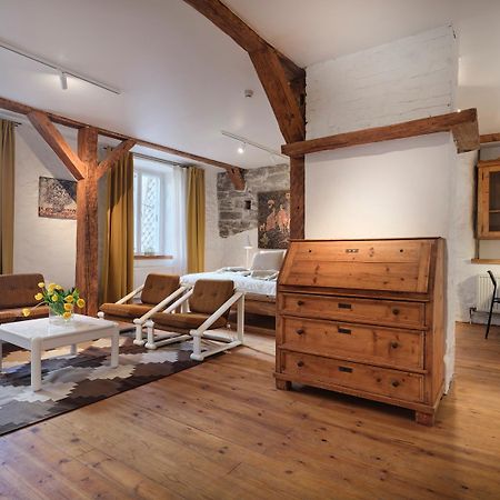 Historic Apartment With Private Garden In Old Town Tallin Exterior foto